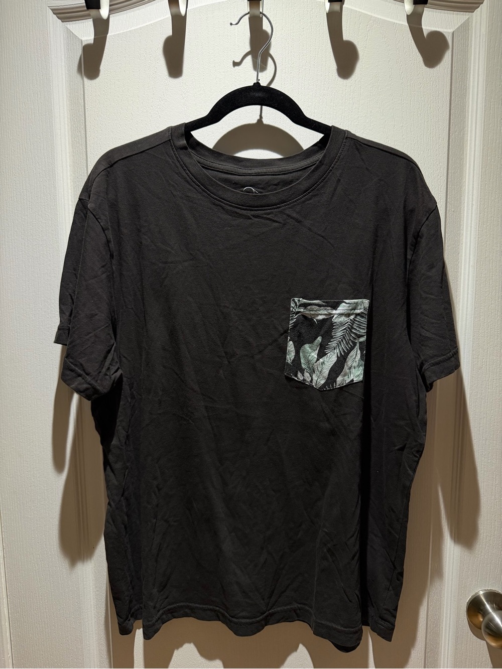 Original Use Black Short-Sleeve Tee with Tropical Print Pocket